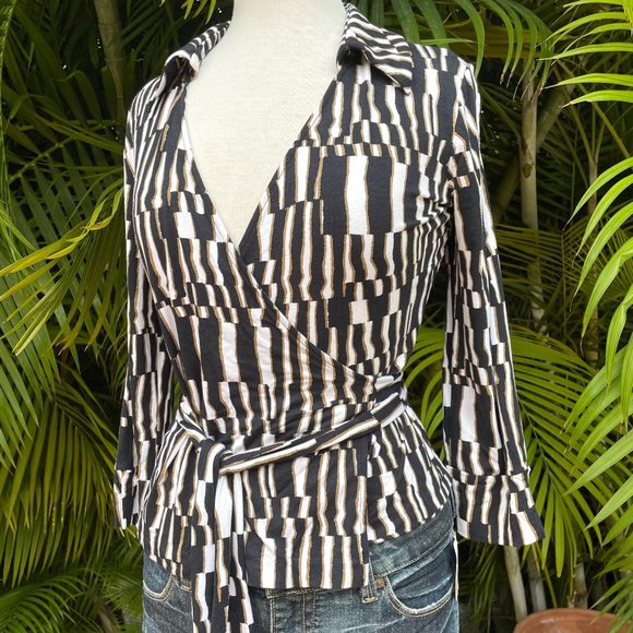 SOLDDVF wrap style top size large - Picture 1 of 8